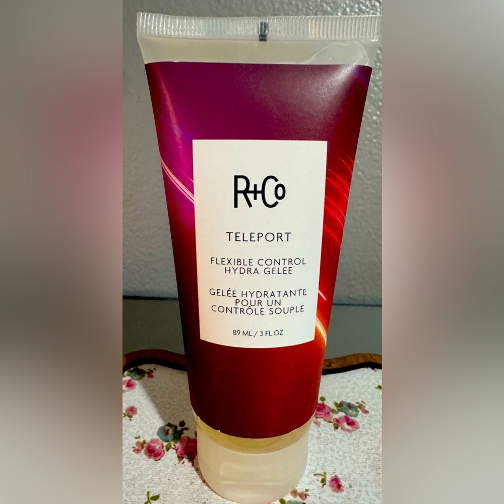 R+Co Teleport Flexible Control Hydra Gelee - Deep Red